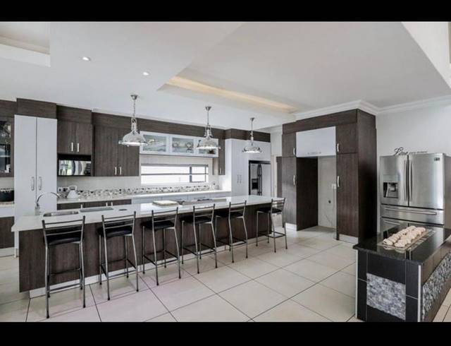 6 BEDROOM HOUSE FOR SALE IN ZAMBEZI COUNTRY ESTATE
